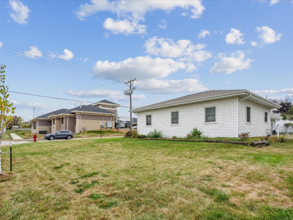 105 West Willman Street Hiawatha IA 52233