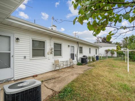 105 West Willman Street Hiawatha IA 52233