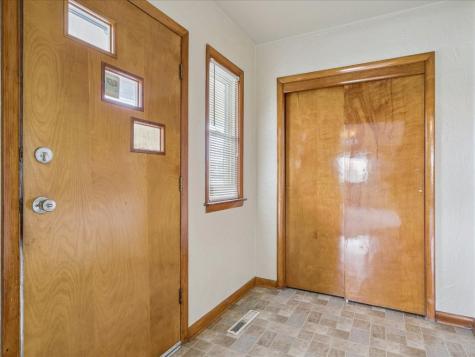 105 West Willman Street Hiawatha IA 52233