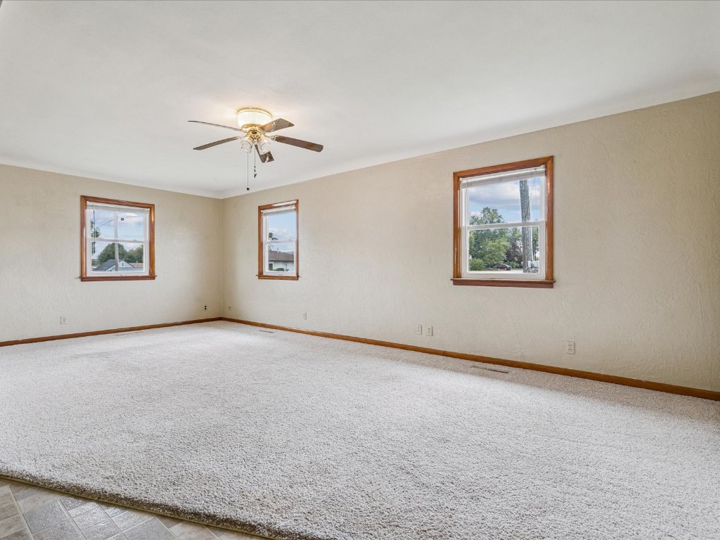 105 West Willman Street Hiawatha IA 52233