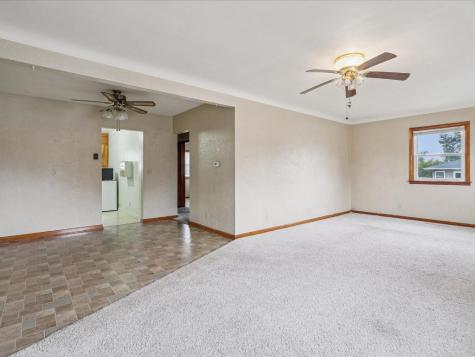 105 West Willman Street Hiawatha IA 52233