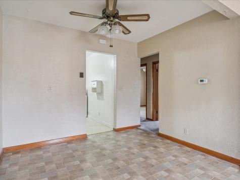 105 West Willman Street Hiawatha IA 52233