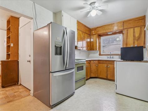 105 West Willman Street Hiawatha IA 52233