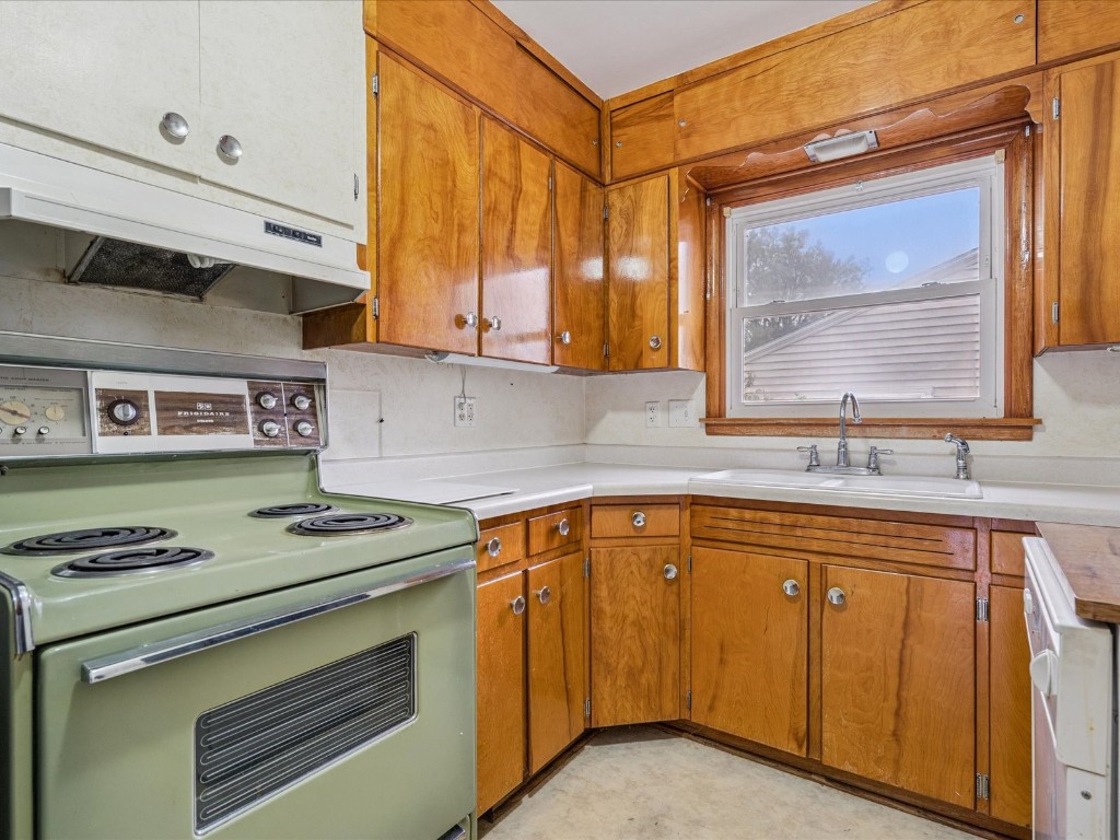 105 West Willman Street Hiawatha IA 52233