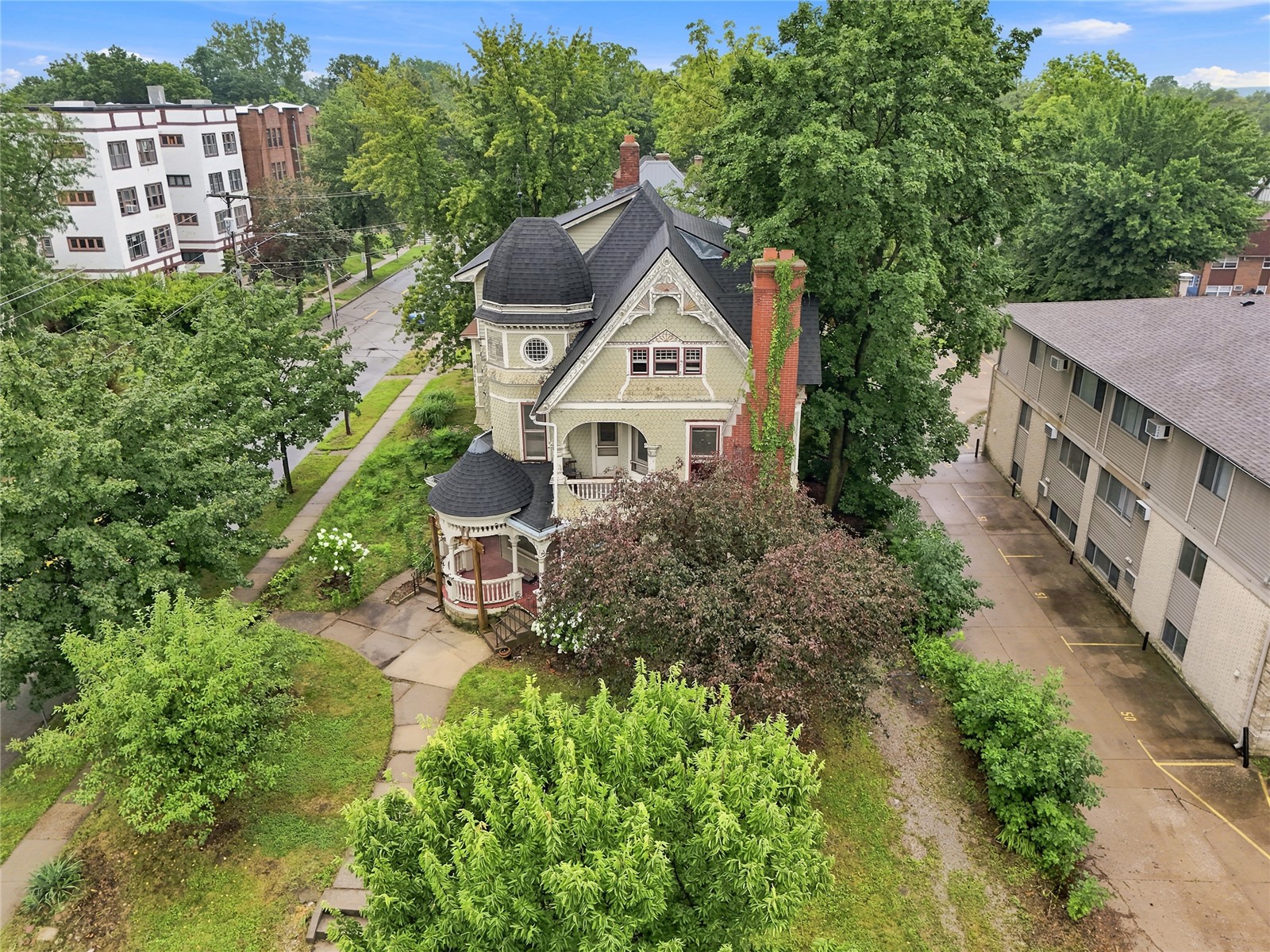 935 E College Street Iowa City IA 52240