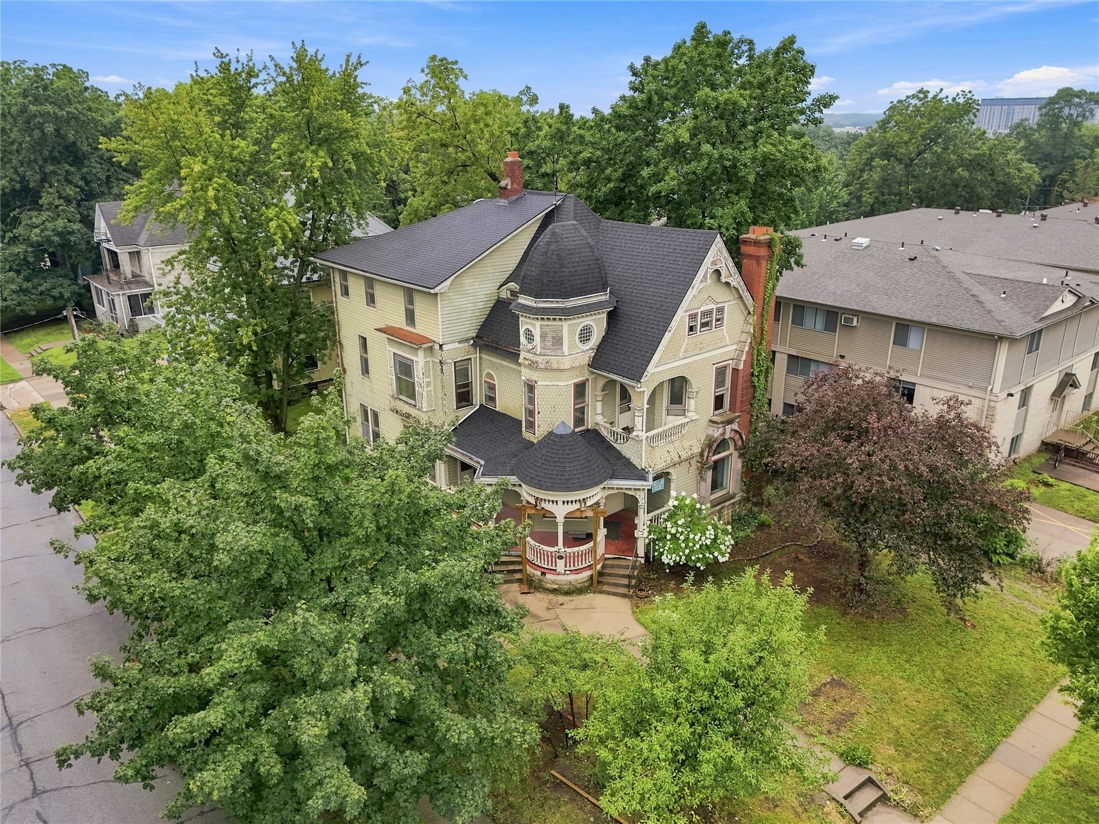 935 E College Street Iowa City IA 52240
