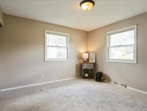 380 Daws Road Hiawatha IA 52233