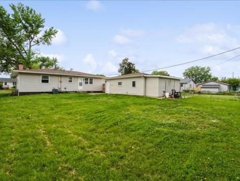 380 Daws Road Hiawatha IA 52233