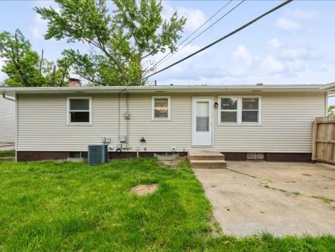 380 Daws Road Hiawatha IA 52233