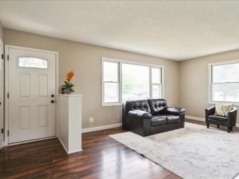 380 Daws Road Hiawatha IA 52233