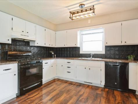 380 Daws Road Hiawatha IA 52233