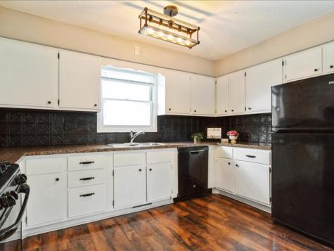380 Daws Road Hiawatha IA 52233