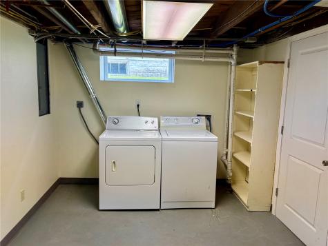 1065 H Avenue NW Cedar Rapids IA 52405