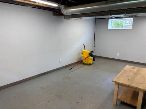 1065 H Avenue NW Cedar Rapids IA 52405