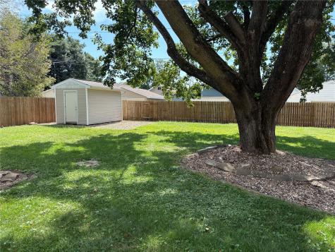 1065 H Avenue NW Cedar Rapids IA 52405
