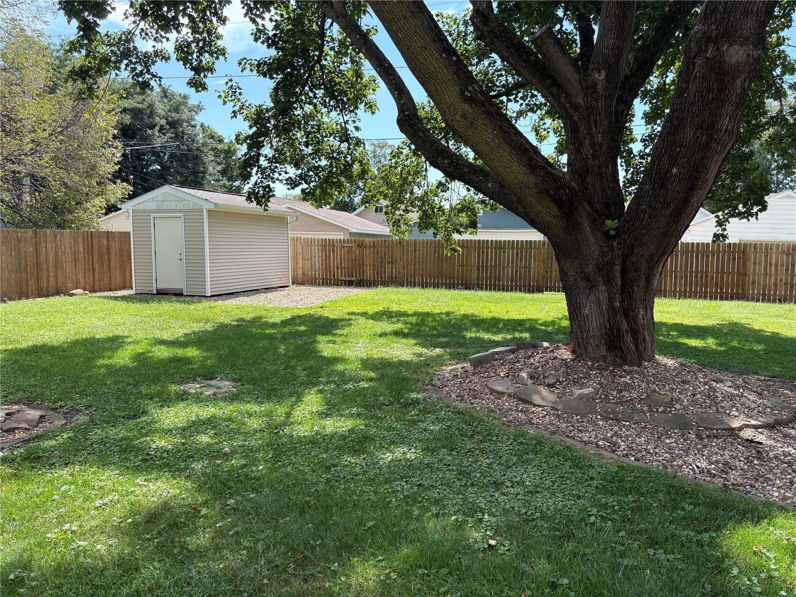 1065 H Avenue NW Cedar Rapids IA 52405