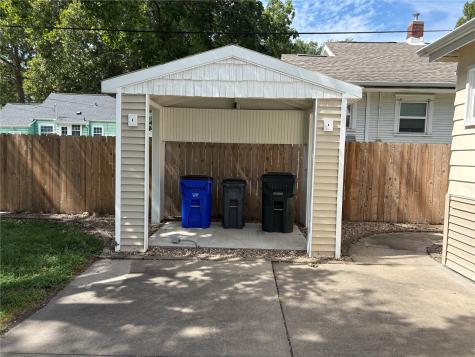 1065 H Avenue NW Cedar Rapids IA 52405