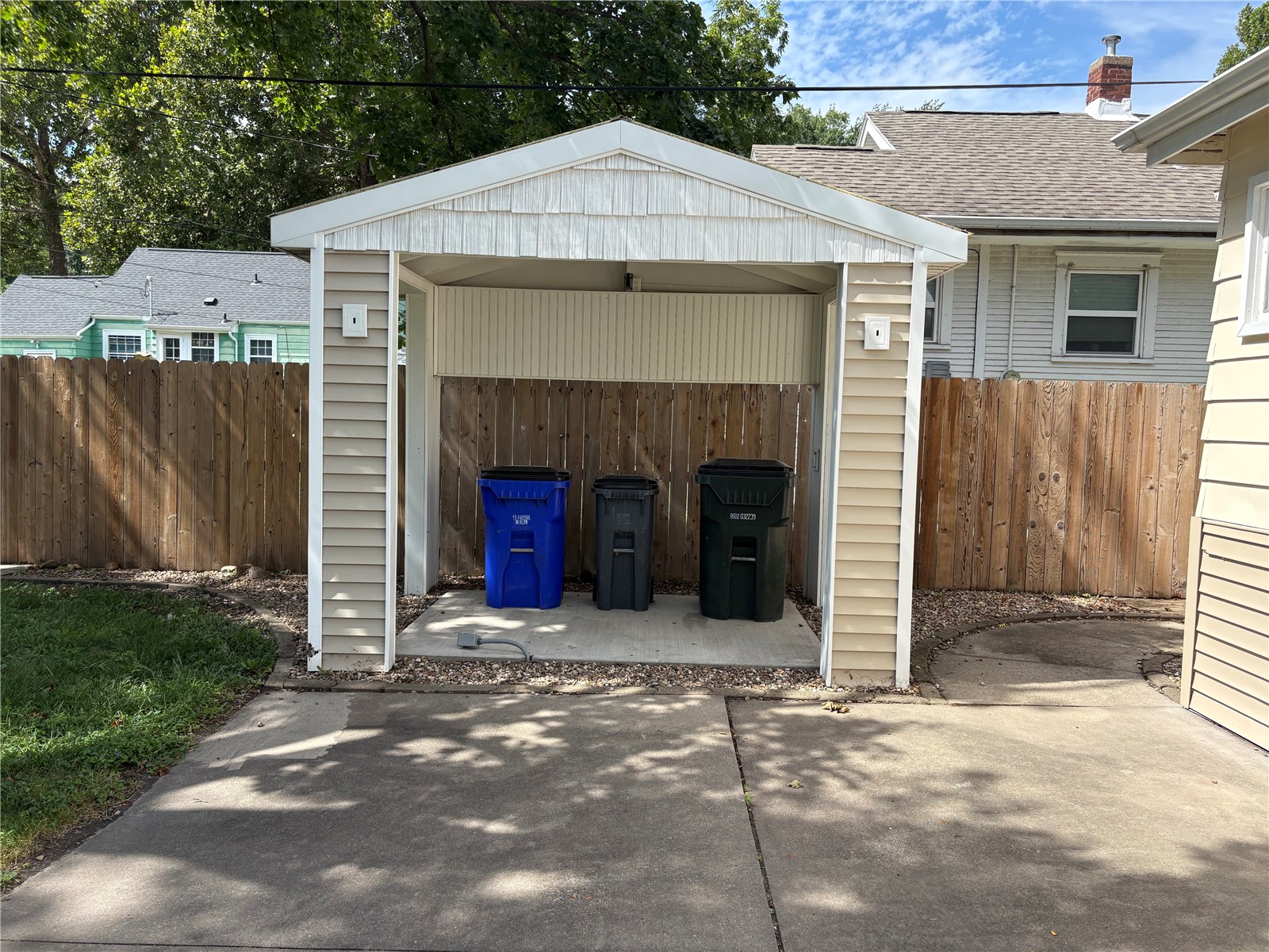 1065 H Avenue NW Cedar Rapids IA 52405