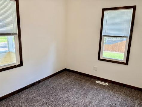 1065 H Avenue NW Cedar Rapids IA 52405