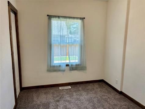 1065 H Avenue NW Cedar Rapids IA 52405