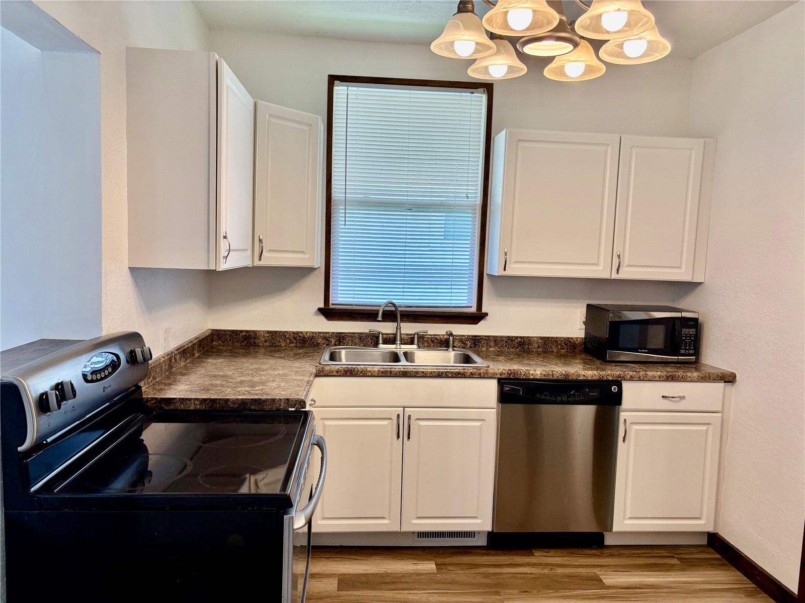 1065 H Avenue NW Cedar Rapids IA 52405