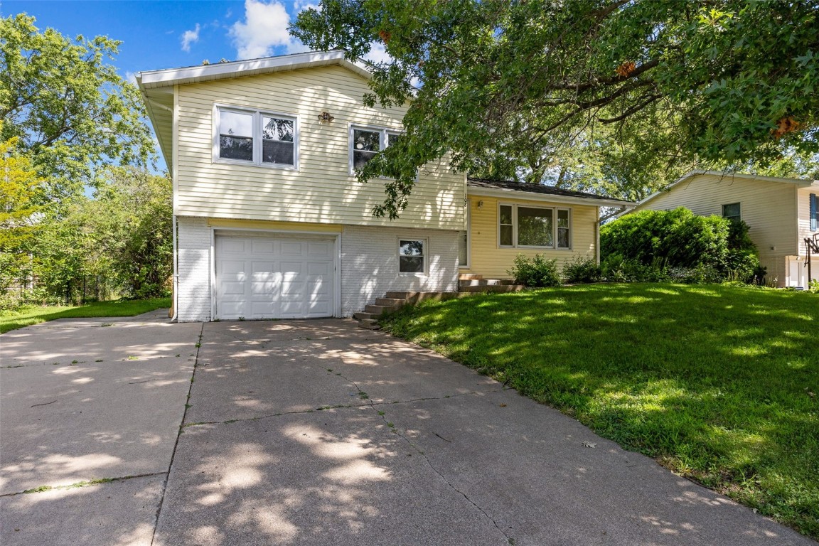 108 Parkview Court Tipton IA 52772