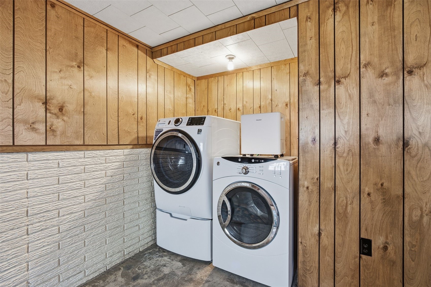 100 Rohrback Street Morley IA 52312