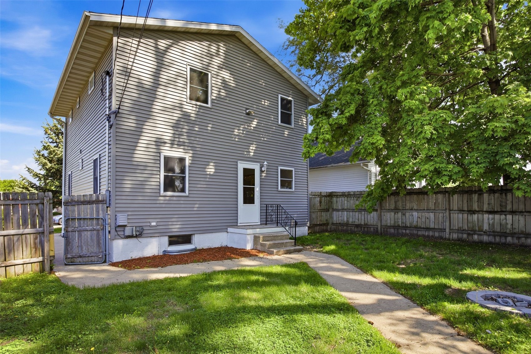 3806 E Avenue NE Cedar Rapids IA 52402