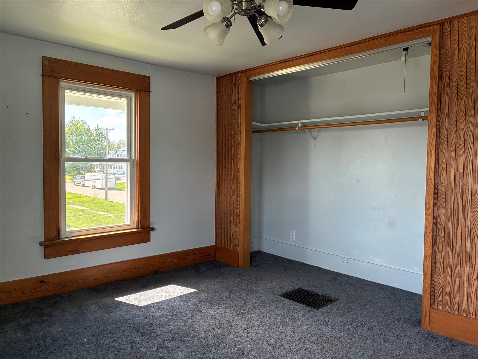602 E 9th Vinton IA 52349