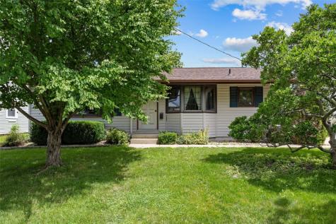203 C Avenue Hiawatha IA 52233