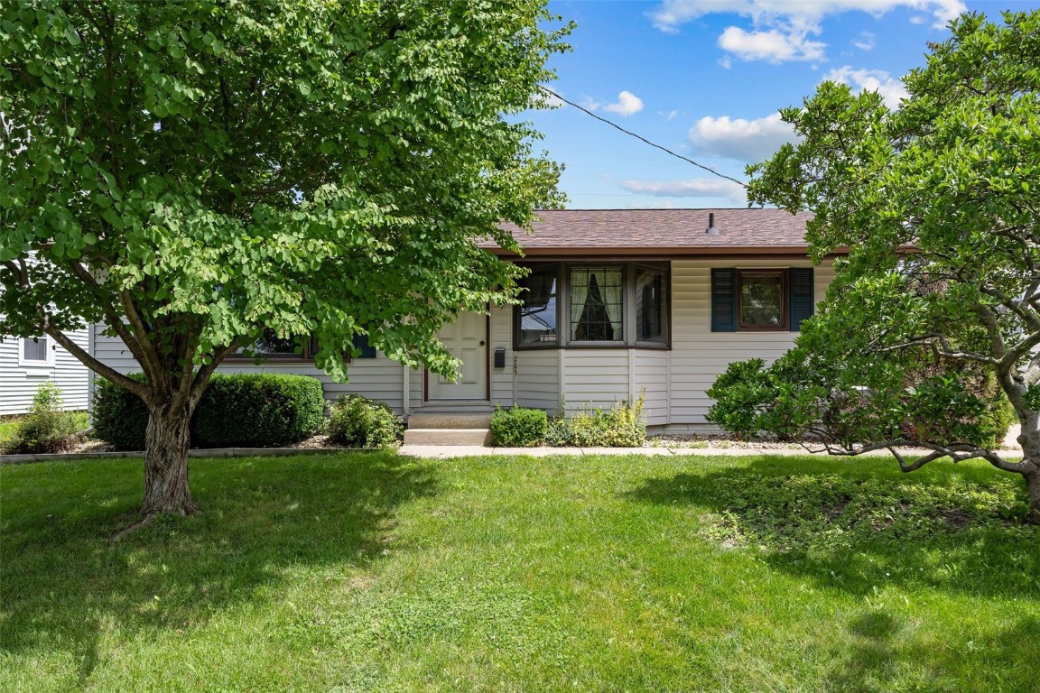 203 C Avenue Hiawatha IA 52233