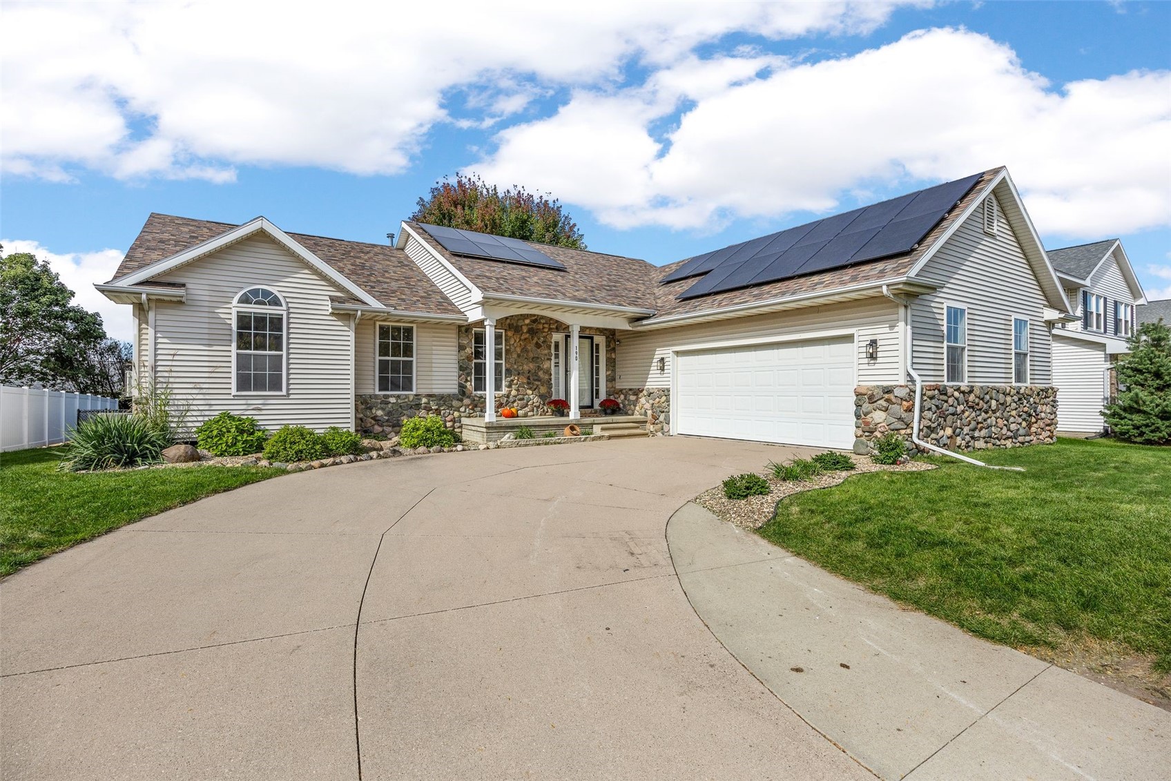 190 N 17th Avenue Hiawatha IA 52233