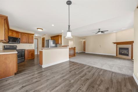 190 N 17th Avenue Hiawatha IA 52233