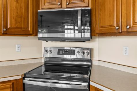 190 N 17th Avenue Hiawatha IA 52233