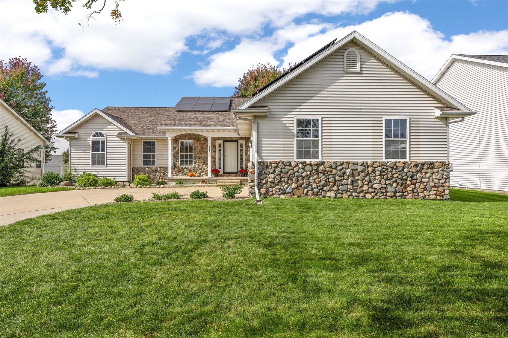 190 N 17th Avenue Hiawatha IA 52233