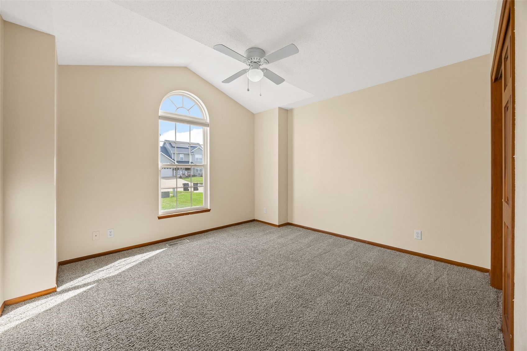 190 N 17th Avenue Hiawatha IA 52233