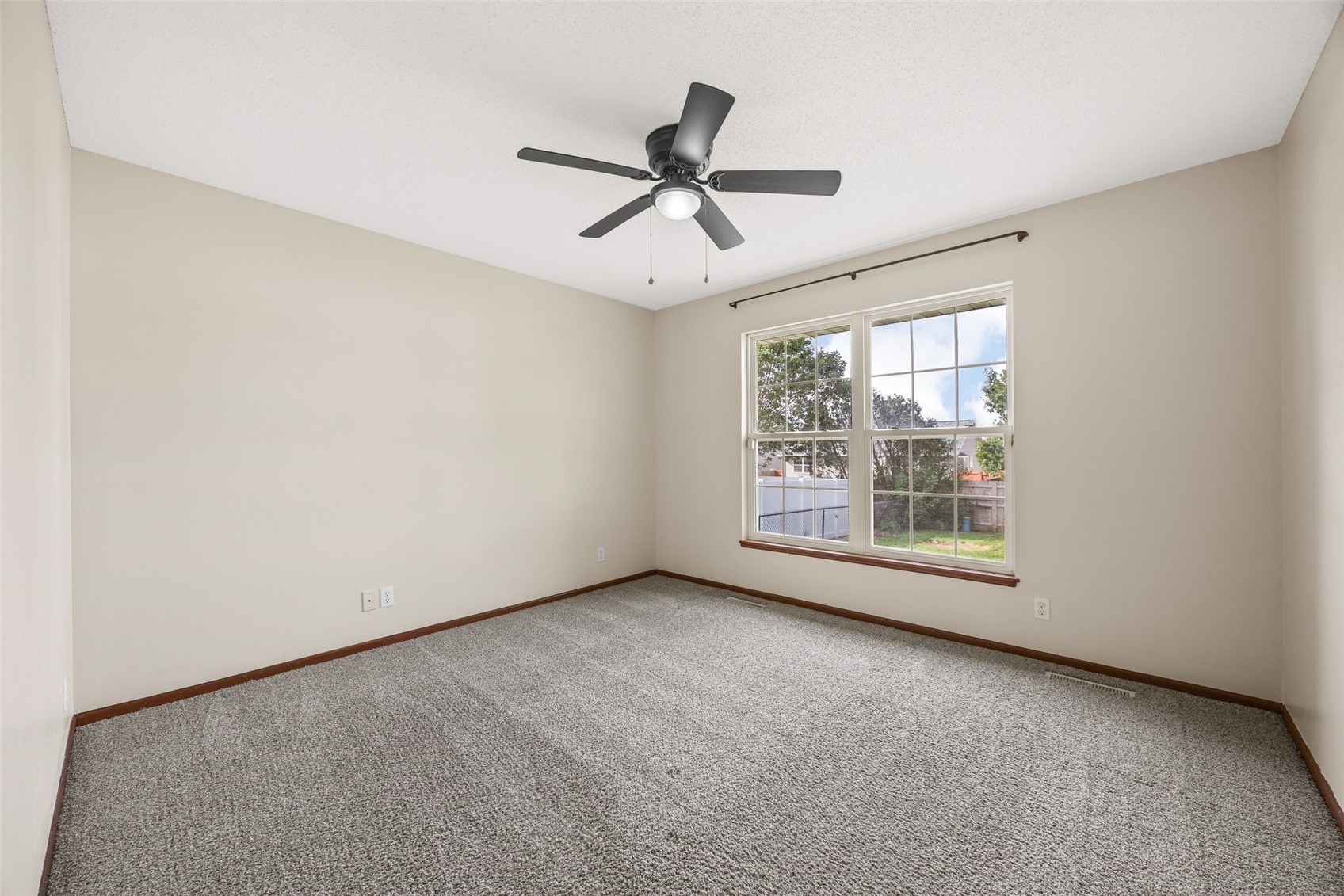 190 N 17th Avenue Hiawatha IA 52233