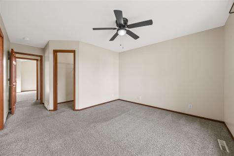 190 N 17th Avenue Hiawatha IA 52233