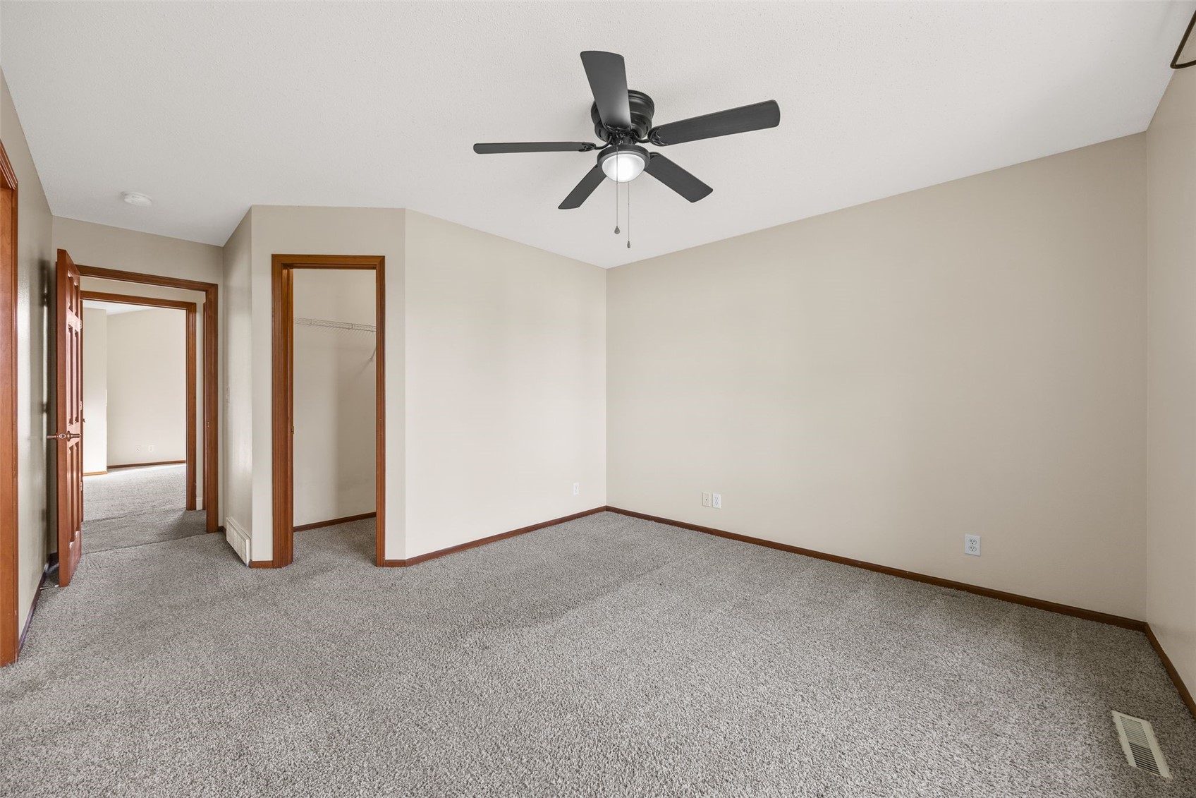 190 N 17th Avenue Hiawatha IA 52233