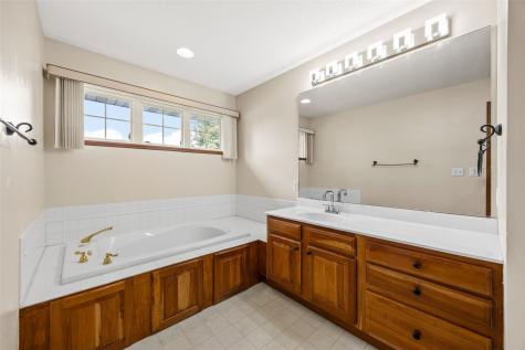 190 N 17th Avenue Hiawatha IA 52233