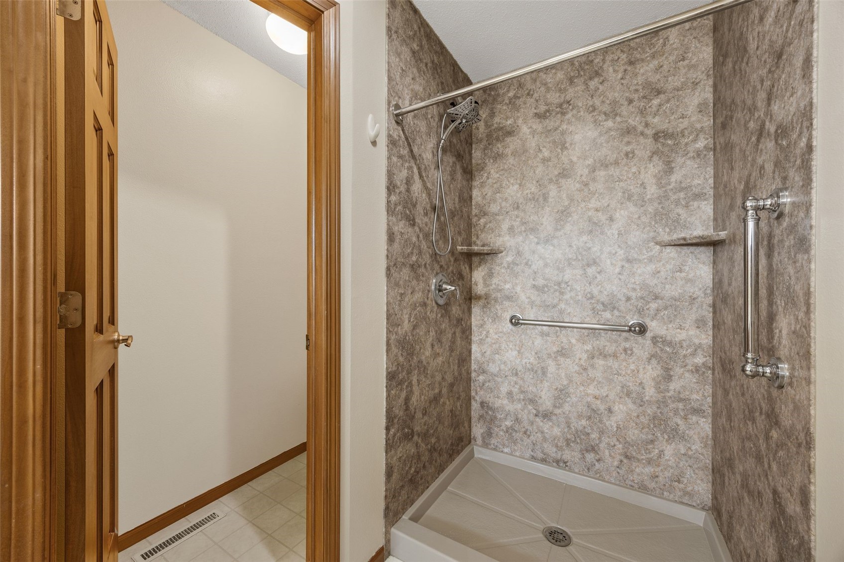 190 N 17th Avenue Hiawatha IA 52233