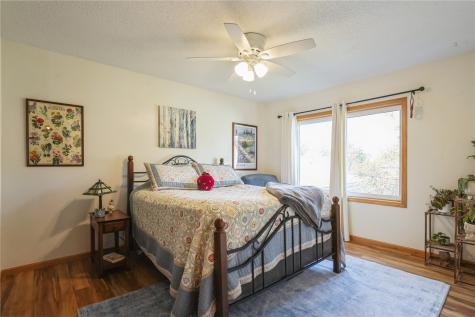 3804 Blue Mound Drive NE Cedar Rapids IA 52402