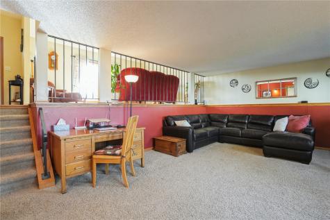 3804 Blue Mound Drive NE Cedar Rapids IA 52402