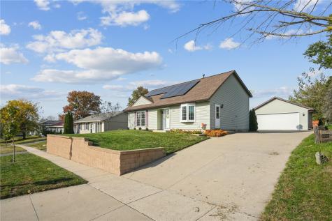 3804 Blue Mound Drive NE Cedar Rapids IA 52402