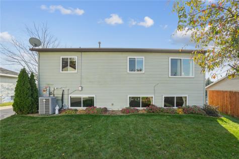 3804 Blue Mound Drive NE Cedar Rapids IA 52402
