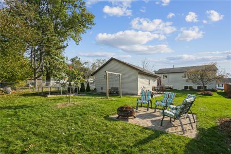 3804 Blue Mound Drive NE Cedar Rapids IA 52402