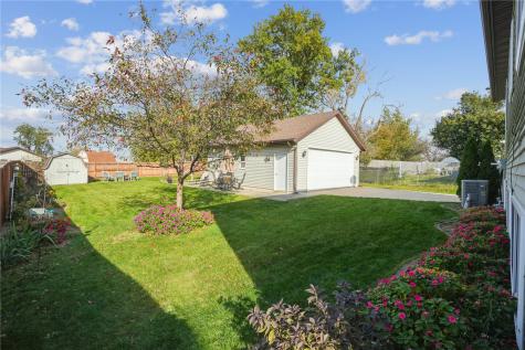 3804 Blue Mound Drive NE Cedar Rapids IA 52402