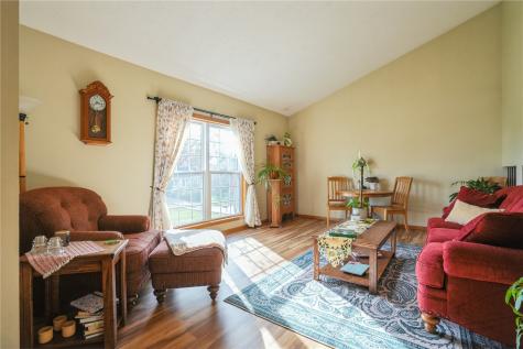 3804 Blue Mound Drive NE Cedar Rapids IA 52402