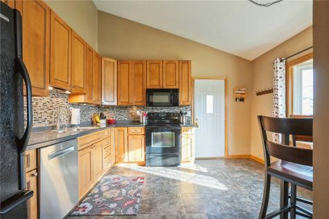 3804 Blue Mound Drive NE Cedar Rapids IA 52402