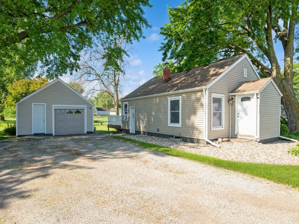 832 Grubbs Street Center Point IA 52213
